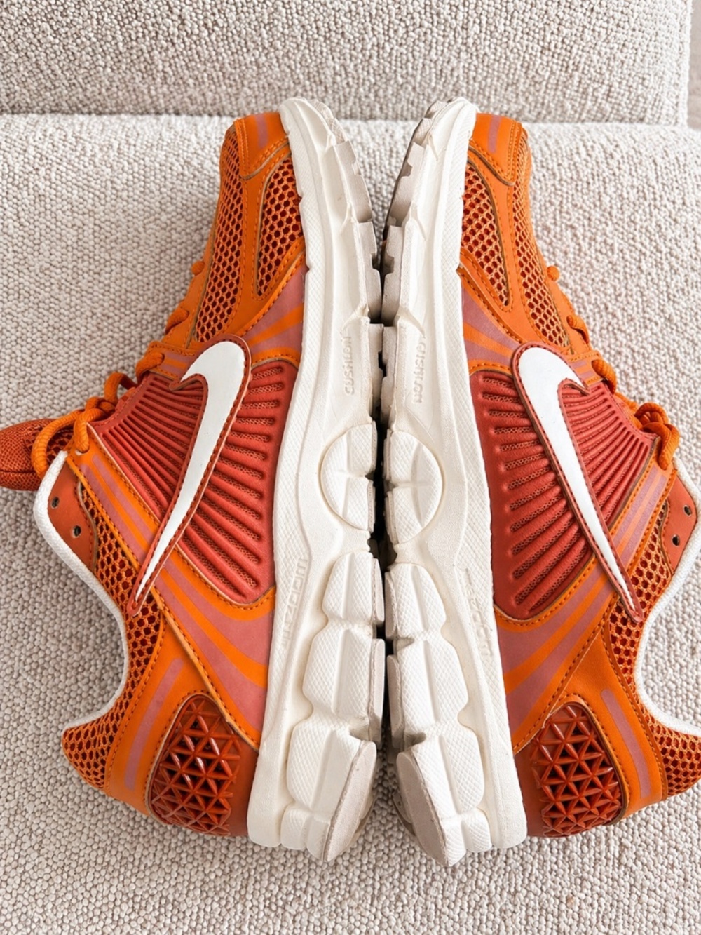 Nike Zoom Vomero 5 Orange Sneakers Women’s 10 Men’s 9 - Picture 3 of 6